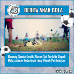 Gawang Sendal Jepit: Aturan Tak Tertulis Sepak Bola Jalanan Indonesia yang Penuh Perdebatan